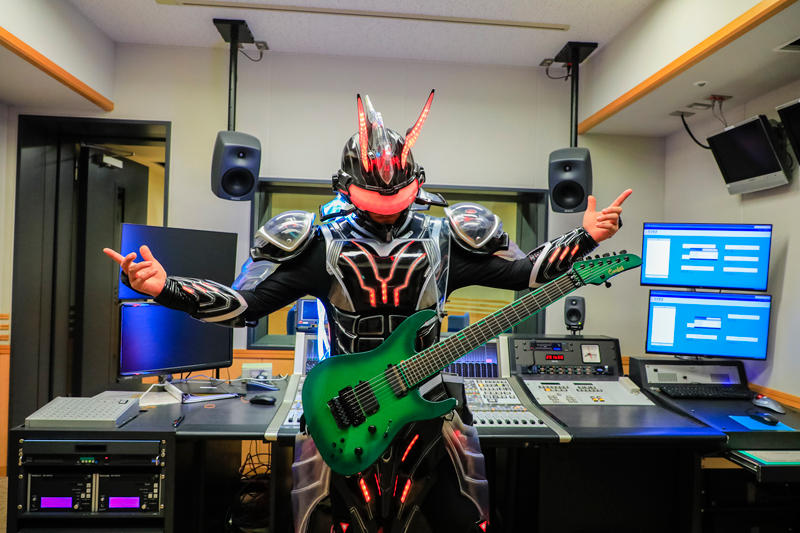 森久保祥太郎が声を担当 西暦2300年からやってきたサイボーグギタリスト Ediee Ironbunny の新情報が明らかに Pash Plus