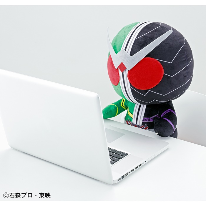 さあ 検索をはじめよう 仮面ライダーw サイクロンジョーカーがかわいいpcクッションになって登場 Pash Plus