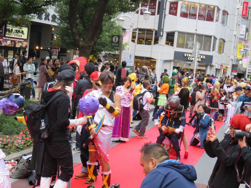 小池百合子知事も登壇した 池袋ハロウィンコスプレフェス16 イベント来場者は9万人を記録 Pash Plus